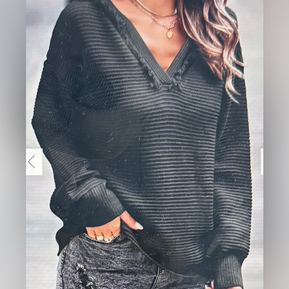 Black Ribbed V-Neck hooded sweater